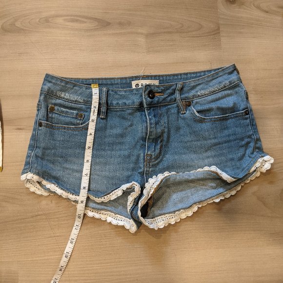 Sexy Roxy denim shorts size 9 - Picture 3 of 4